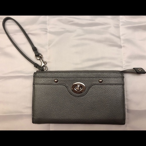 Coach Handbags - NWOT Coach Wallet Wristlet